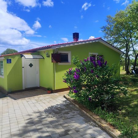 Villa Kuca Za Odmor Tri Sunca Pula Exterior foto